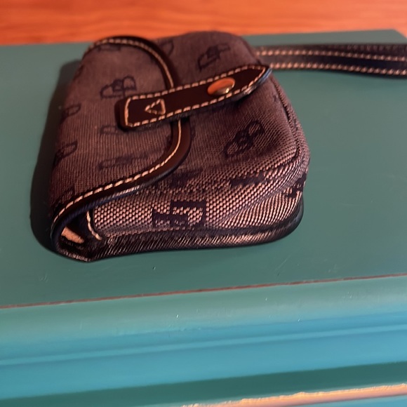 Dooney & Bourke wristlet - Picture 4 of 13